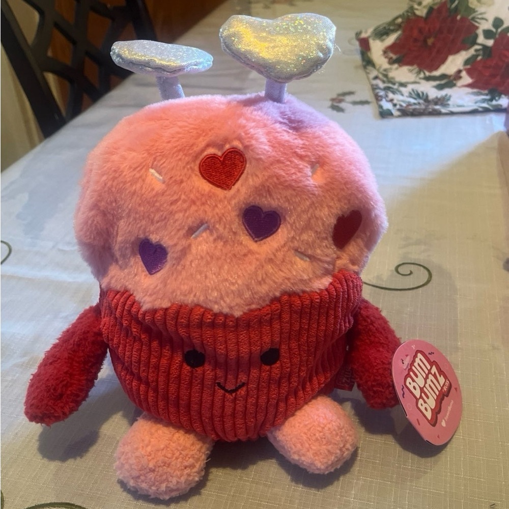 Bum Bumz Valentine Cramer the Cupcake 7.5" NWT